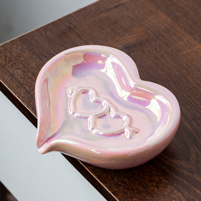 Home Bathroom Gadgets - Ceramic Soap Dish Creative Heart-shaped Style